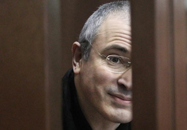 Der frhere lmilliardr Michail Chodo...seiner Gerichtsverhandlungen in Moskau  | Foto: DPA