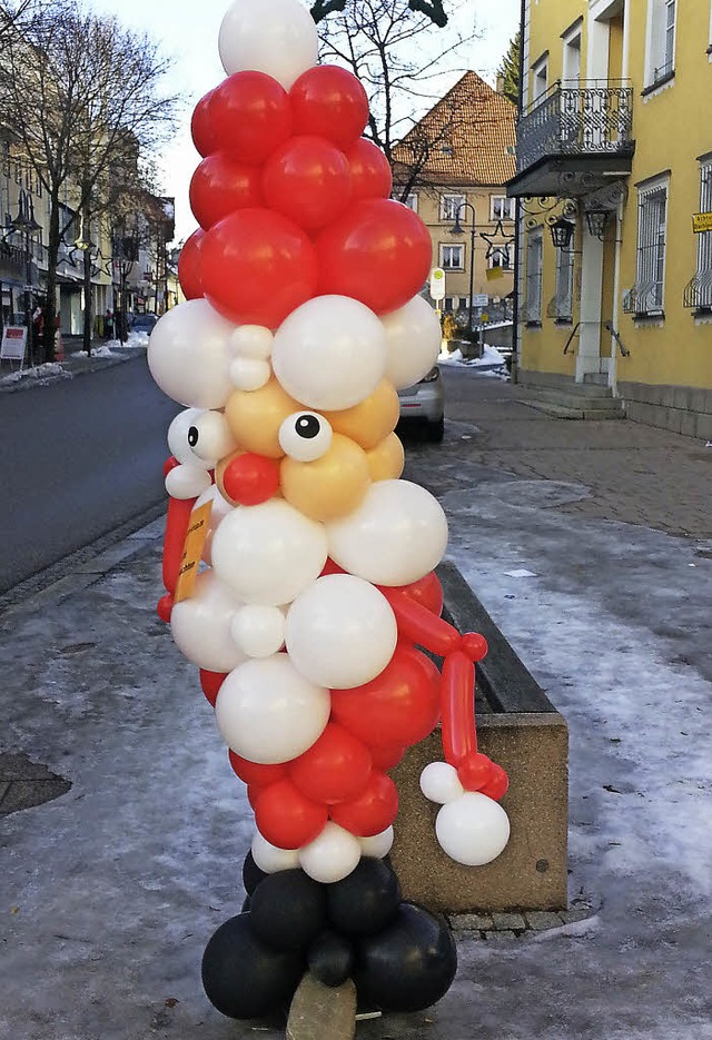 Auch in der Stadt wirkt der Weihnachts...eln htte er schlechte Karten gehabt.   | Foto: Heinz Mario Roller