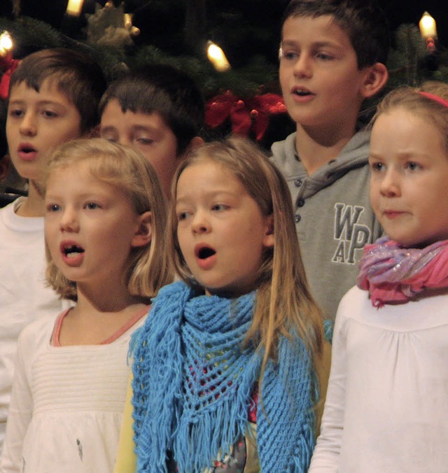 Von Lampenfieber keine Spur: Der Bambi... beim Weihnachtssingen der Talschule.   | Foto: Jrn Kerckhoff