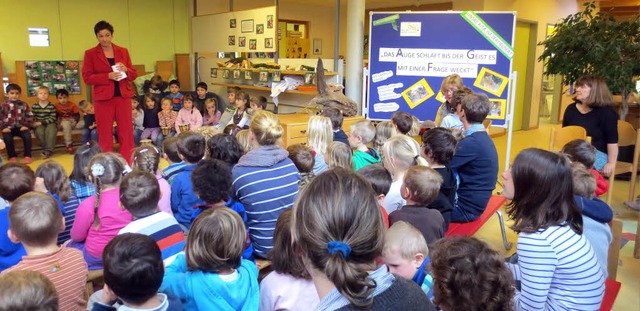 Kleine Forscher im Kindergarten bei der Auszeichnung.  | Foto: Privat