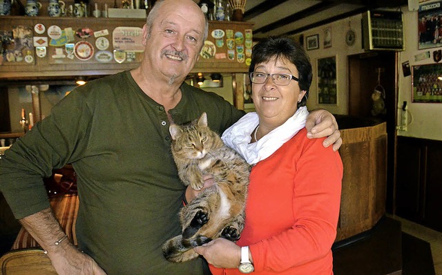 Marlene und Walter Griehaber mit ihrer Katze &#8222;Fssli&#8220;   | Foto: Sigrid Umiger