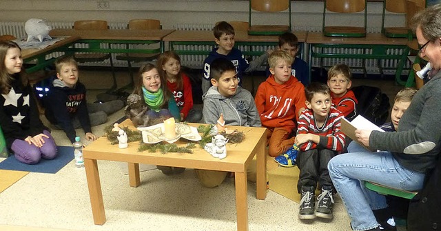 Die Kinder lauschten gebannt der Geschichte.   | Foto: Schule