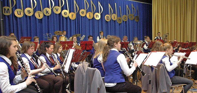 Der Musikverein Binzen begeisterte vor...eil erklang festliche Weihnachtsmusik.  | Foto: ounas-krusel
