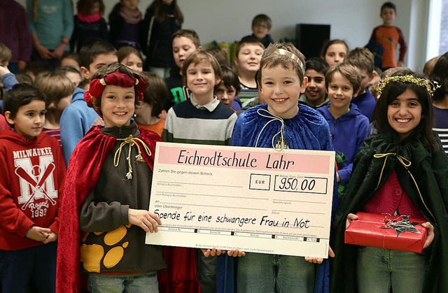 Groe Hilfsbereitschaft fr eine Schwa...er Eichrodtschule spendeten 950 Euro.   | Foto: christoph breithaupt