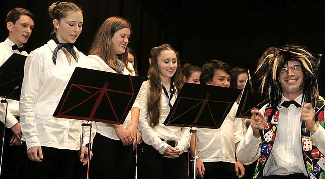 Jugendorchester prsentierte sich   ab...ngsreich,  dazu gehrte auch Gesang.    | Foto: Sandra DEcoux-Kone