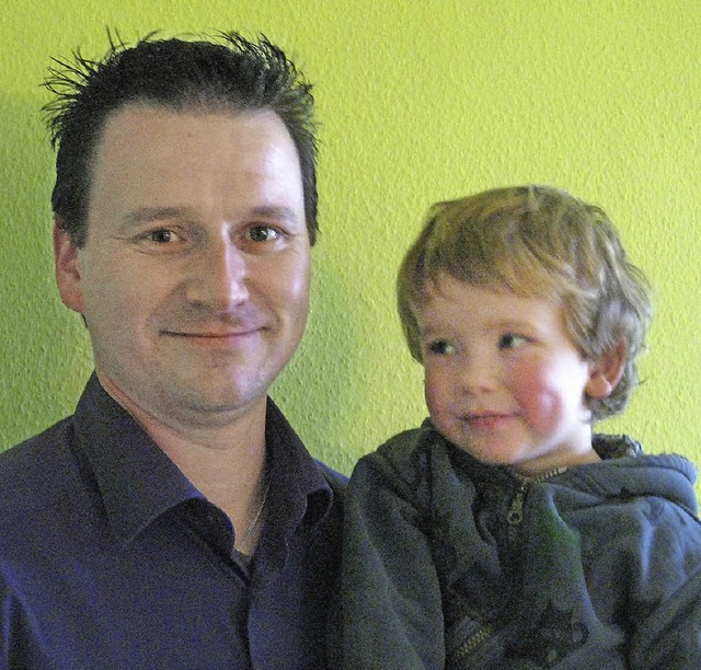 Bezirksjugendpfarrer Michael Wurtz mit Sohn Valentin   | Foto: Marco Kupfer