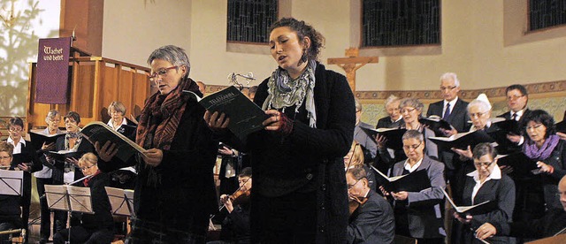 Die beiden Solistinnen Barbara Silberer-Edelmann (links) und Rebekka Ziegler   | Foto: Heidi Fssel