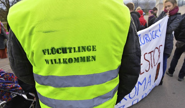 Solche Demonstrationen wie hier in Erf...ie in Waldkirch lebende Familie Asani.  | Foto: dpa