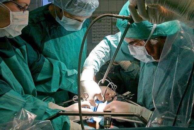 Britischer Chirurg soll Spenderleber signiert haben