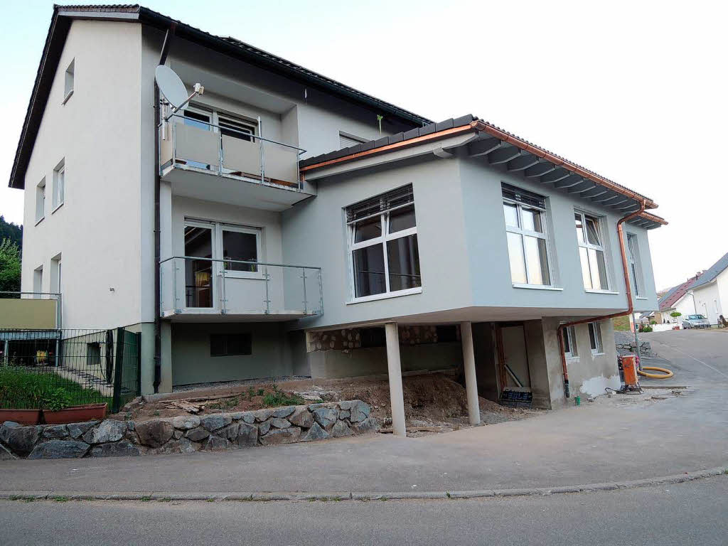 Juli: Der Anbau ist fertig und kann pünktlich zum Beginn des neuen Kindergartenjahres in Betrieb genommen werden. Juli: Der Anbau ist fertig und kann pünktlich zum Beginn des neuen Kindergartenjahres in Betrieb genommen werden.