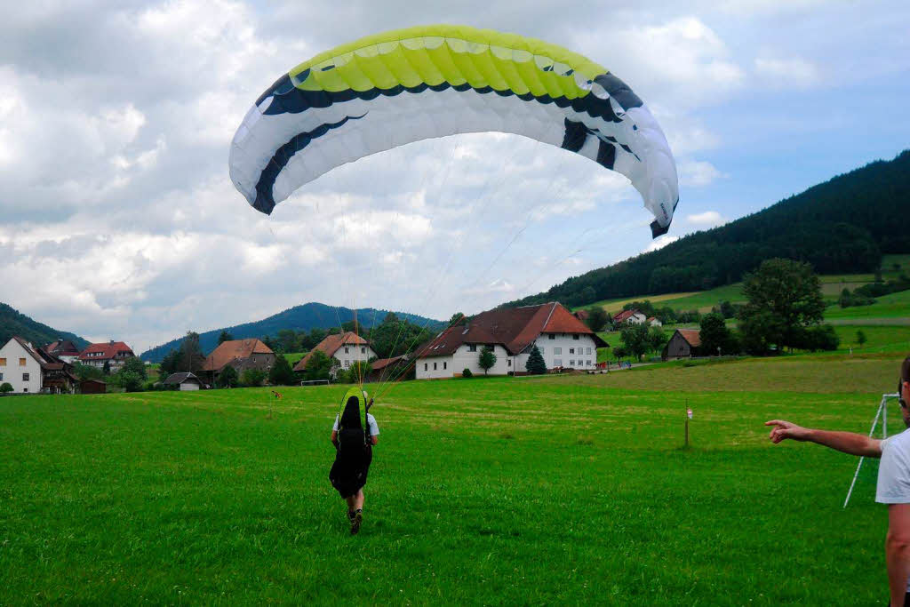 Juni: Die Elztalflieger laden die ffentlichkeit zum Fest beim Melcherlebur in Prechtal ein.