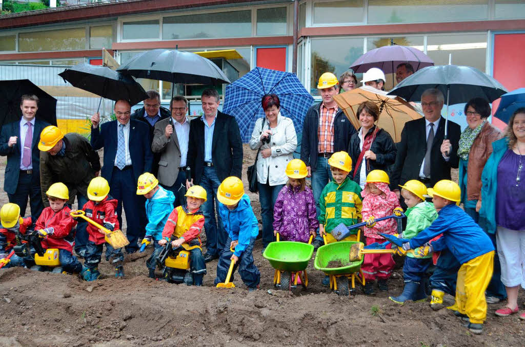 Juli: Erster Spatenstich fr den neuen Kindergarten St. Nikolaus in Elzach.