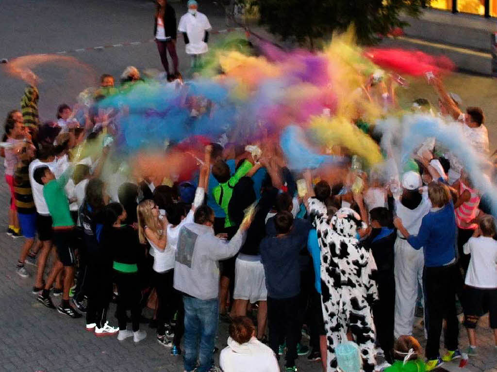 August: Die KjG fhrt ins Sommerferienlager nach S’Chanf in die Schweiz und macht einen Holy-Colour-Day.