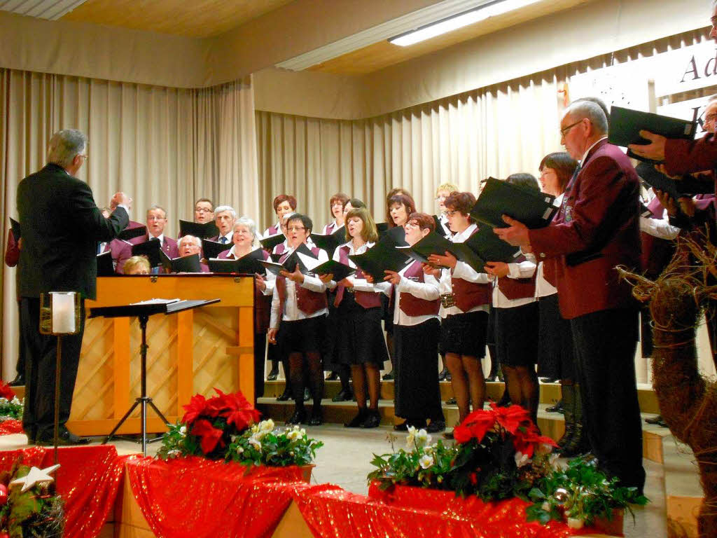 Dezember: Mit einem gelungenen Konzert stimmte die Sngerrunde Prechtal auf Weihnachten ein.