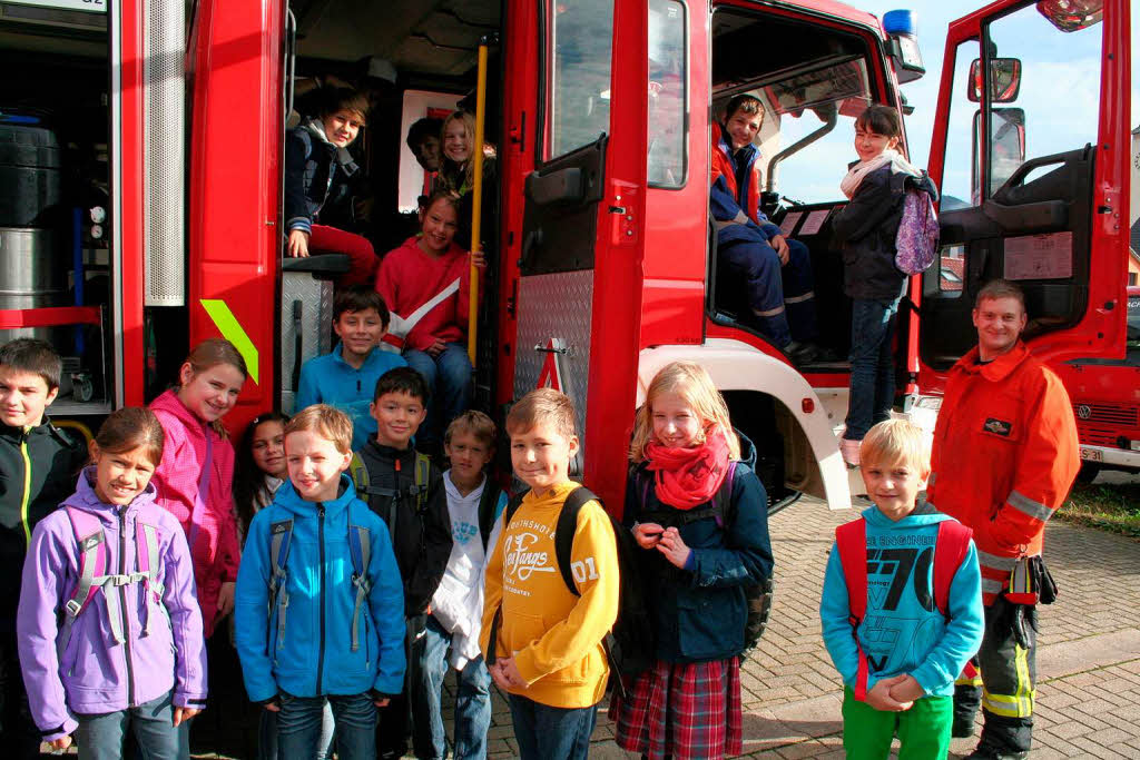 Oktober: Helfen macht Schule, unter dem Motto steht der Helfertag, der in Baden-Wrttemberg zum vierten Mal stattfand.