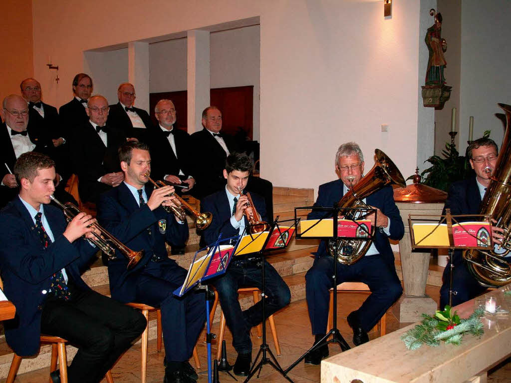 Dezember: La Musica, das Blserensemble der Werkkapelle Gtermann und  Solisten gestalteten ein  Adventskonzert in St. Michael