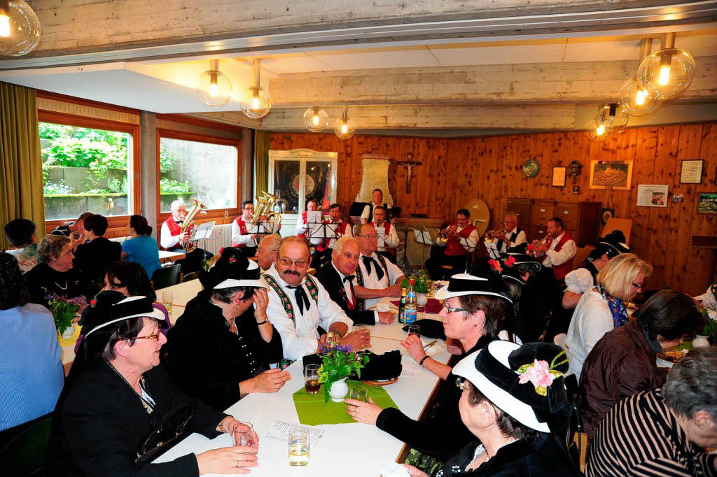 Mai: Gut besucht war das Bleibacher Pfarrfest im Saal unter der Kirche.