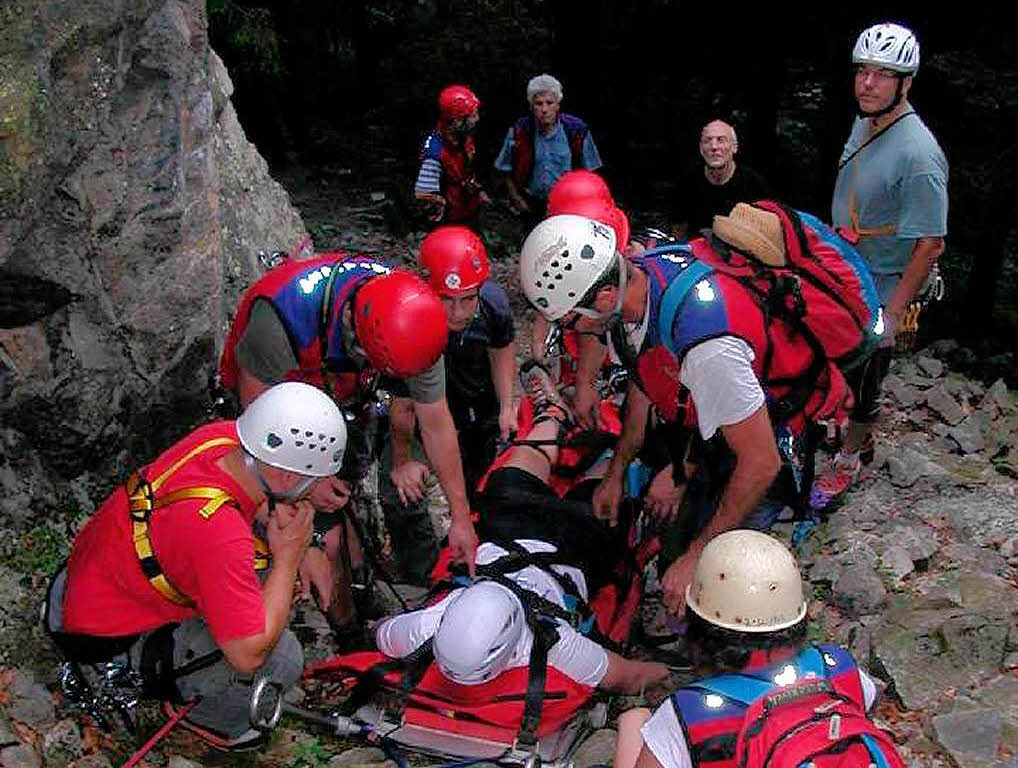 Juli: Wenn Verunglckte in unwegsamem Gelnde gerettet werden mssen, wird die Bergwacht gerufen