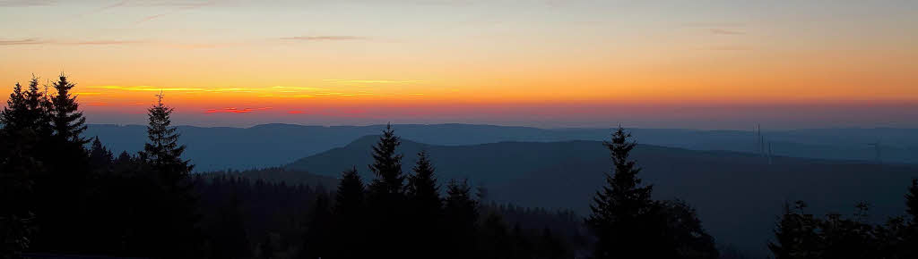 September: Sonnenaufgang aufgenommen frh morgens hoch oben auf dem G'fll (Waldgebiet) in Simonswald.