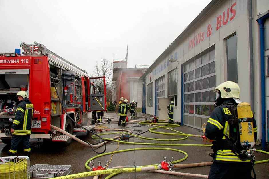 Januar: Die Wehren aus Winden, Elzach und Waldkirch waren im Einsatz. (Foto: Elfriede Mosmann) Januar: Die Wehren aus Winden, Elzach und Waldkirch waren im Einsatz. (Foto: Elfriede Mosmann)