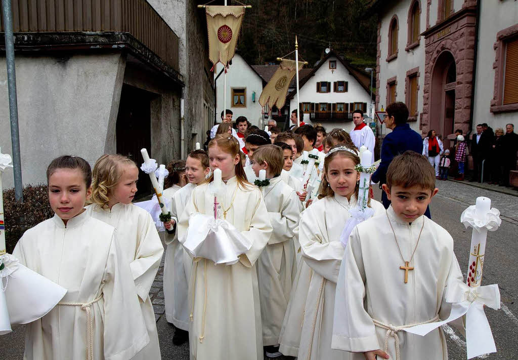 April: Kommunion in Winden. Das Fest wurde feierlich in der Kirche St. Stephan in Oberwinden abgehalten.