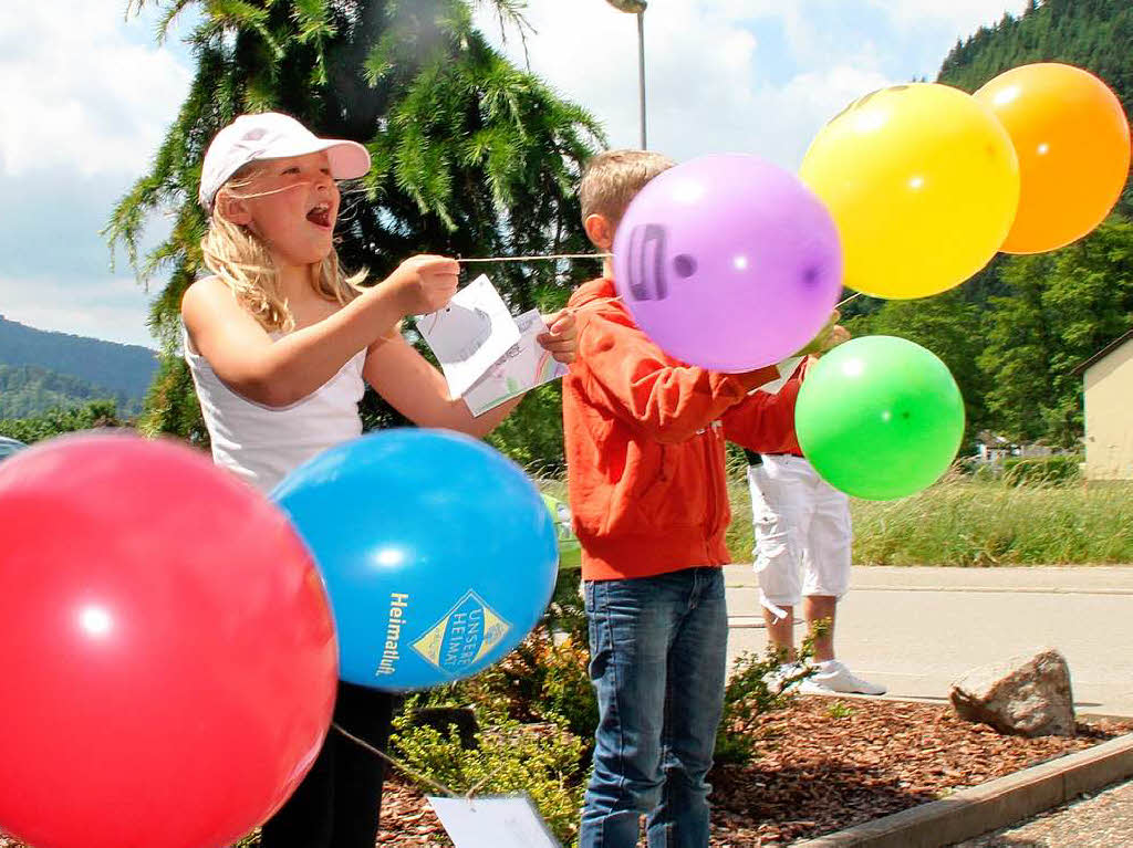 Juni: Ballons steigen auf beim Mitmachtag der Grund- und Hauptschule Kollnau.