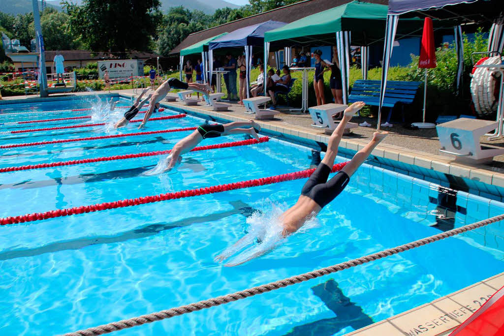 Juli: Internationales Einladungsschwimmfest des SVW in Kollnau.