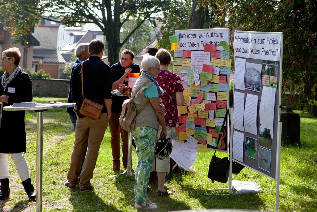 Oktober: Brgerinformationstag zur Zukunft des Alten Friedhofs.