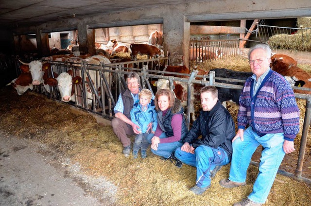 Die Welmlinger Aussiedlerhof-Familie H...er feiert Weihnachten mit den Tieren.   | Foto: M. Schopferer