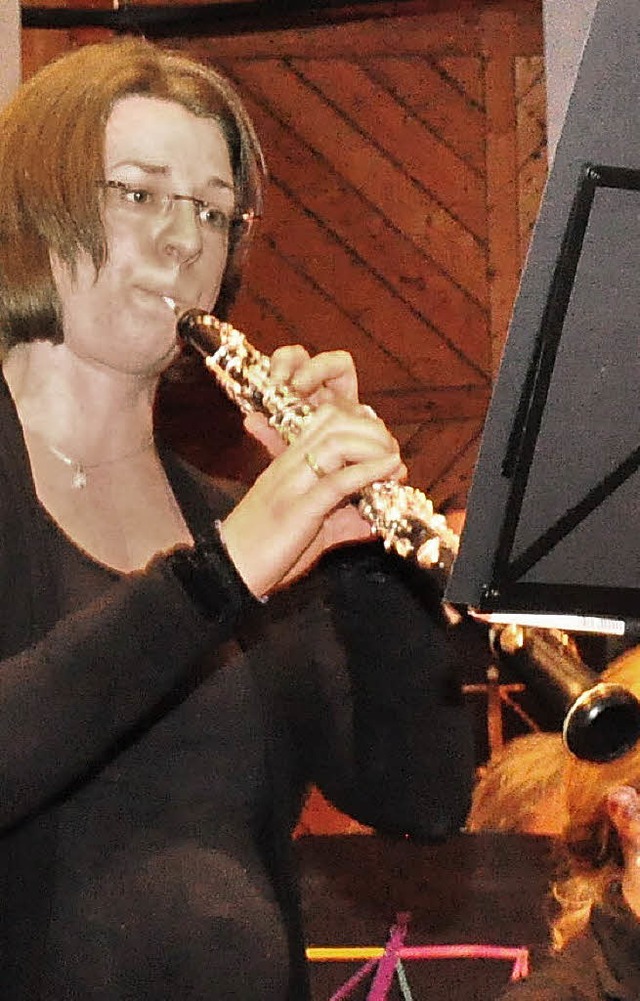 Stefanie Mller bei dem Solo fr Oboe ...ten Schelb (von links) bei einem Solo.  | Foto: Stefan Pichler