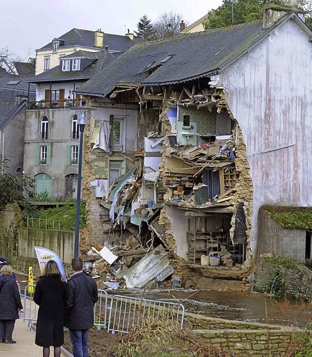 Nach &#8222;Dirk&#8220; ist dieses Haus in Quimperle (Frankreich) Schrott.    | Foto: AFP