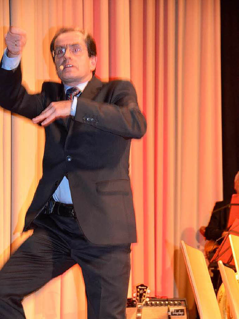 Moderator Clemens Allweyer zeigt, wie das geht mit dem  Gangnam Style