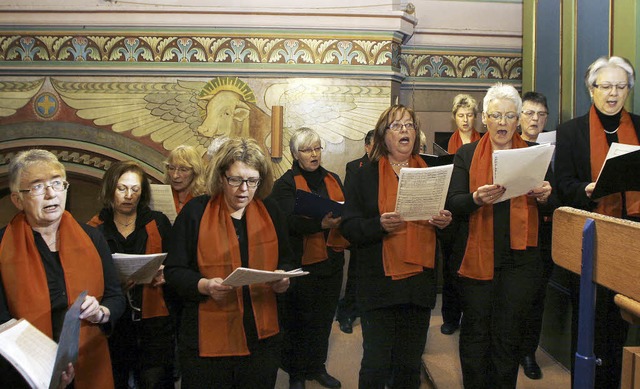 Die  Frauenschola zieht die Zuhrer mi...antik bis zur Neuzeit  in ihren Bann.   | Foto: Heidi Fssel