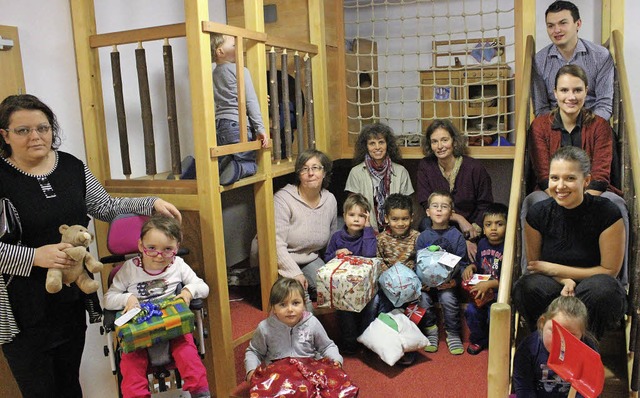 30 Geschenke fr die Kinder des Regenbogens  | Foto: Joachim Frommherz