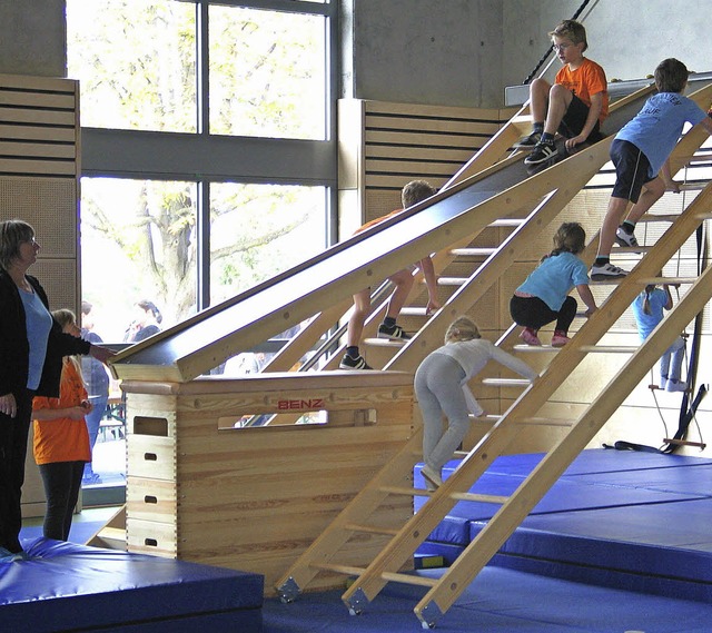 Die neue Turnhalle in Rheinweiler kam ... zu Beginn beim Nachwuchs bestens an.   | Foto: Jutta Schtz