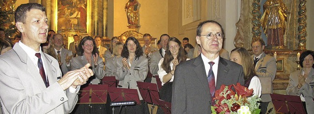 Gerhard Winterhalder und die Musiker verabschieden Klaus Stoy mit Applaus.   | Foto: Gaby Beha