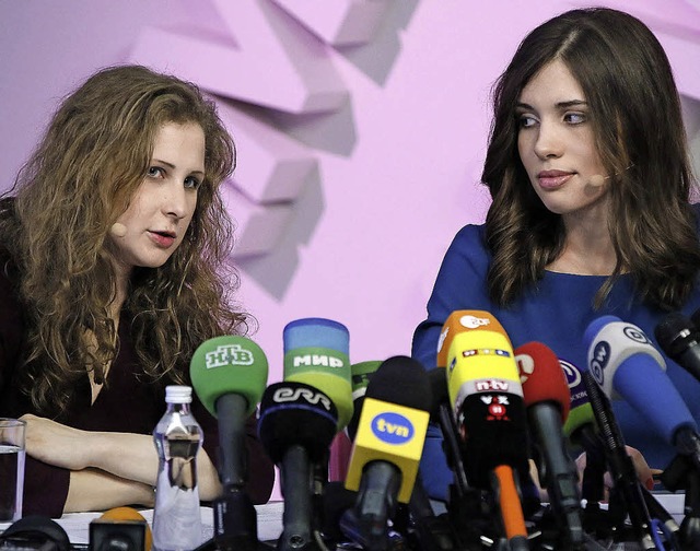 Maria Aljochina (links) und Nadeschda Tolokonnikowa   | Foto: dpa