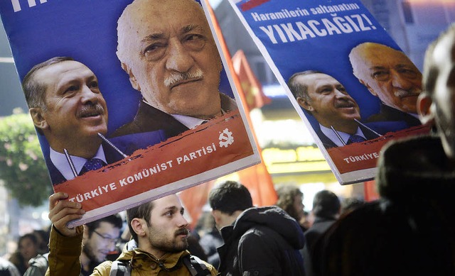 Proteste gegen Korruption: Ein trkisc...(links)  und Fethullah Glen (rechts).  | Foto: afp