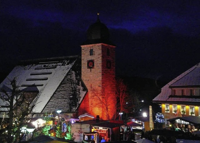 Der Zauber des Wintermarktes in Schluc...platz in bunte Lichter getaucht wird.   | Foto: Ute Aschendorf