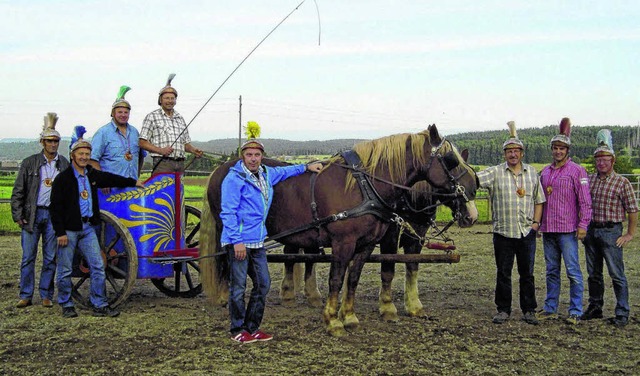 Der Narrenrat aus Brunlingen in Somme...treitwagen-Fahrtraining. Bild: molitor  | Foto: Bild honorarfrei