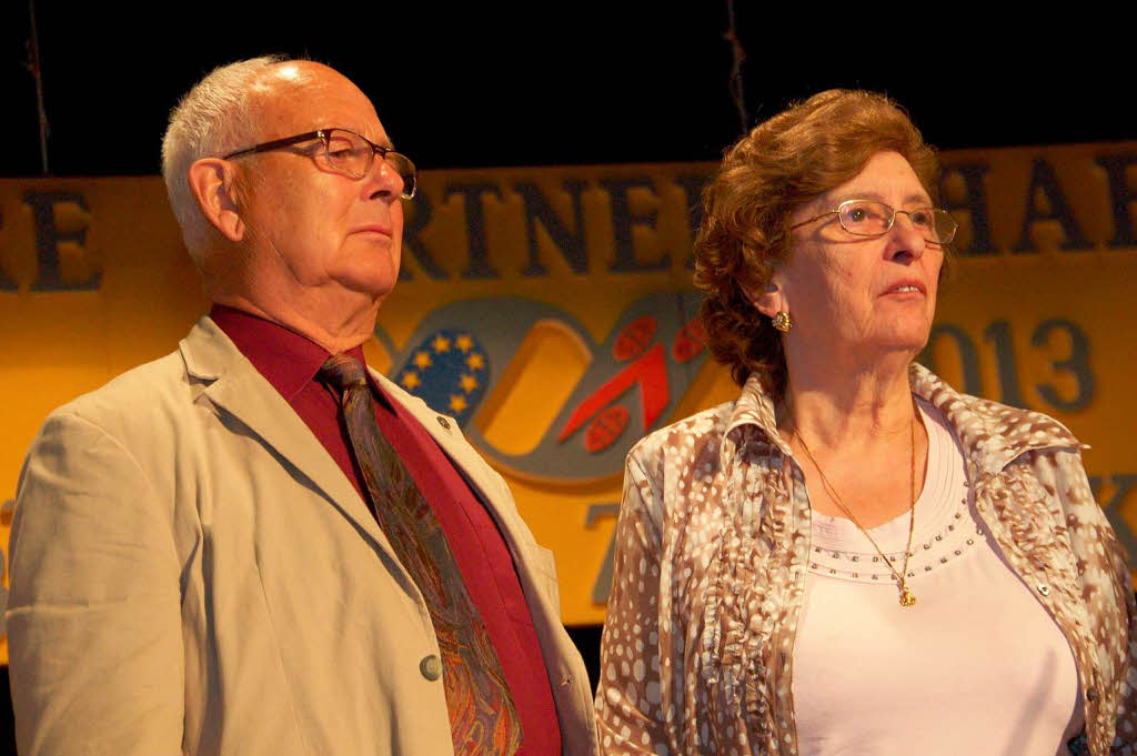 30 Jahre Stdtepartnerschaft: Fritz Dettmar erhielt  mit Antoinette Verfaillie Leroy die Ehrenmedaille der Gemeinde.