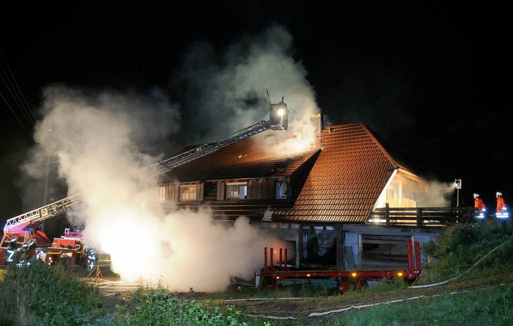 Auf dem Schnberg brennt im Juni ein Bauernhof,  vermutlich war es ein technischer Defekt.