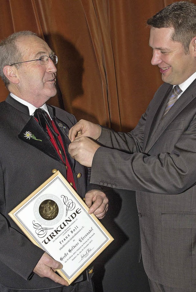 Franz Boll wird fr seine 50-jhrige A...rsident Markus Kleiser ausgezeichnet.  | Foto: Chris Seifried