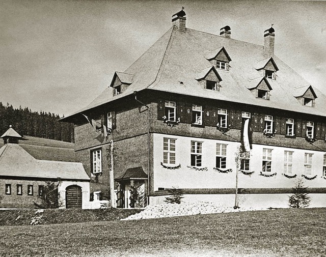 Die Schule Breitnau bei ihrer Einweihung 1913  | Foto: Privat