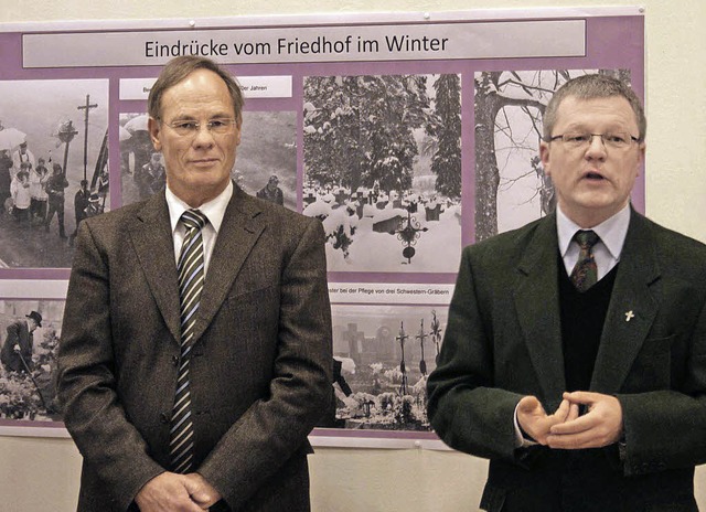 Thomas Weber, Leiter des Heimatgeschic...rffnung der Ausstellung im Pfarrheim.  | Foto: Christian John
