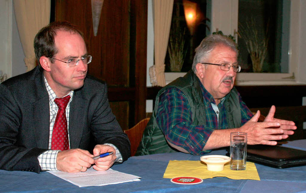 Gnter Spurny tritt als Organisator des Kanderner Budenfestes zurck. Links im Bild Brgermeister Christian Renkert.  