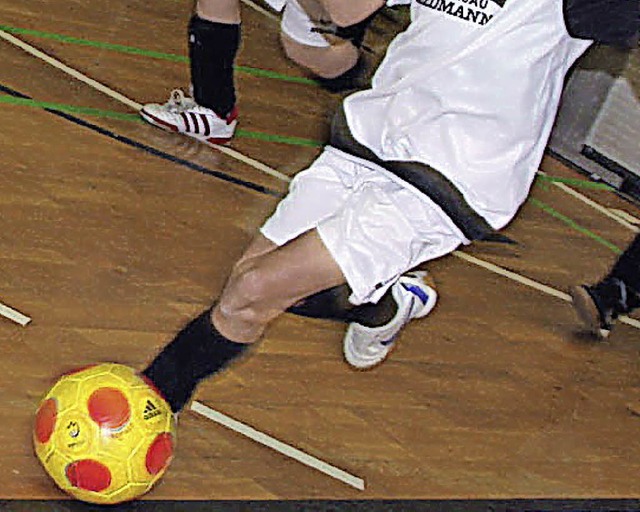 In der flinger Schulsporthalle treten...ntag 40 Jugendteams gegeneinander an.   | Foto: BZ-Archiv