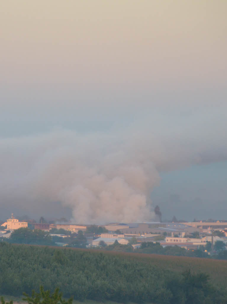 Der Rauch ber dem Gewerbegebiet am Breitenstein war weithin zu sehen.