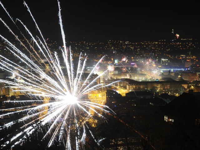 Silvesterraketen sorgten in der Nacht zu Neujahr fr zahlreiche Brnde.  | Foto: dpa