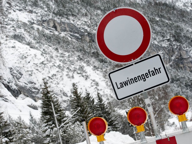 In den Schweizer Alpen ist aktuell die Lawinengefahr sehr gro.  | Foto: dapd
